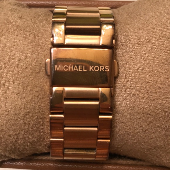 Rose gold Michael Kors watch - Picture 3 of 4